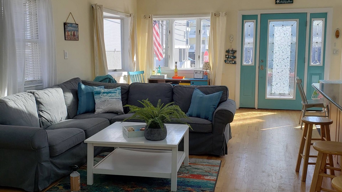Long Beach House | 2 BR Beach Block West End Bungalow