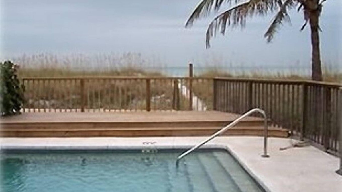 Indian Rocks Beach Cottage | 2-br Beachside Cottage with Pool