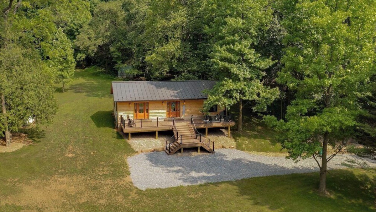 Sinking Spring Cabin | 2-BR Cabin with Outdoor Dining
