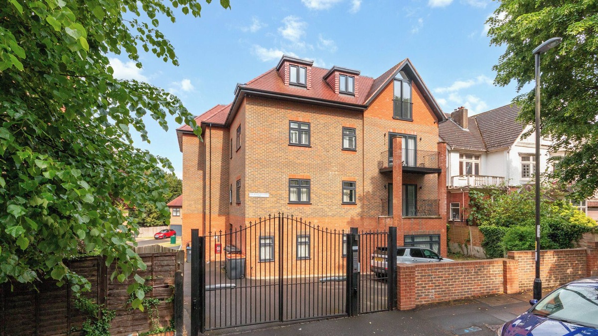Croham Apartment | 2 BR (CR2)Apartment| Contractors|Free Parking| Free Amenities| Gated Community