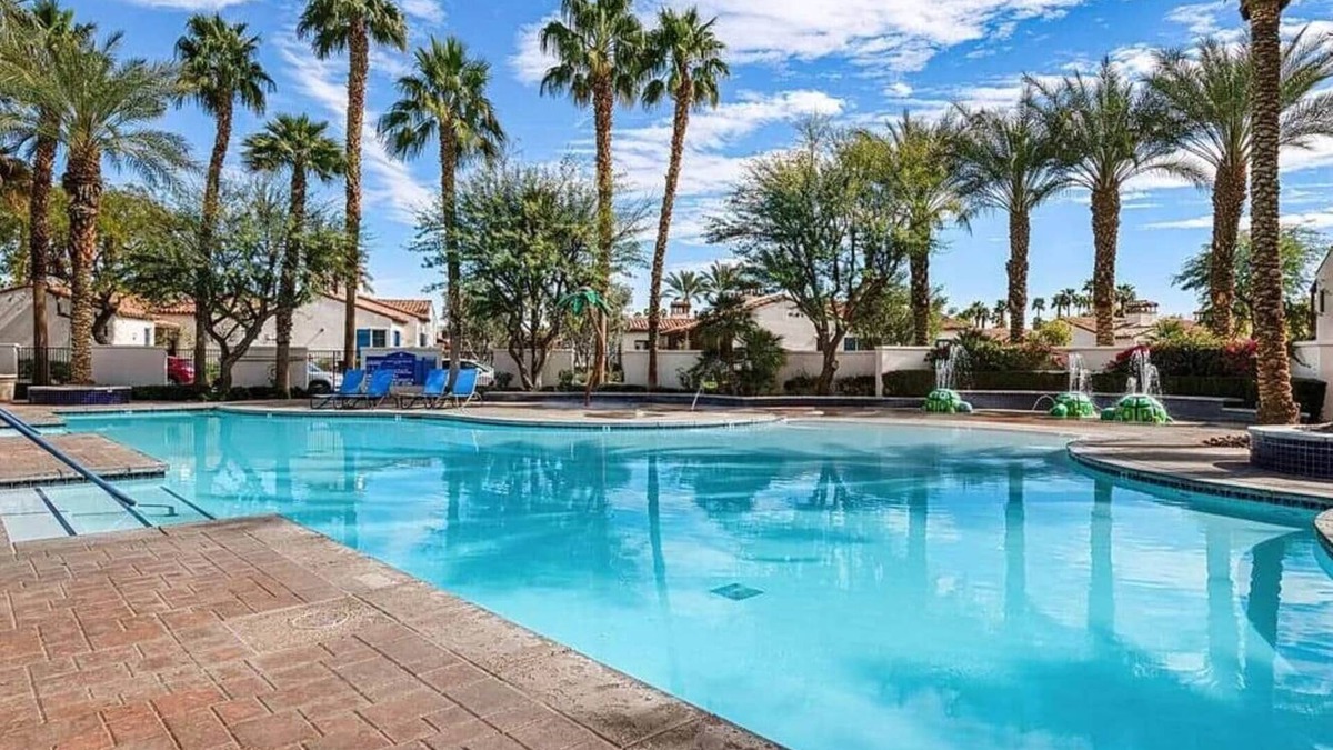 La Quinta Villa | 2 BR Desert Suite w/Kitchen, Balcony + Pool View