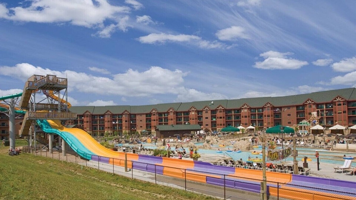 Lake Delton Resort | 2 BR Dlx -8 FREE Wilderness Water Park Passes per night Included! 25% Deposit!