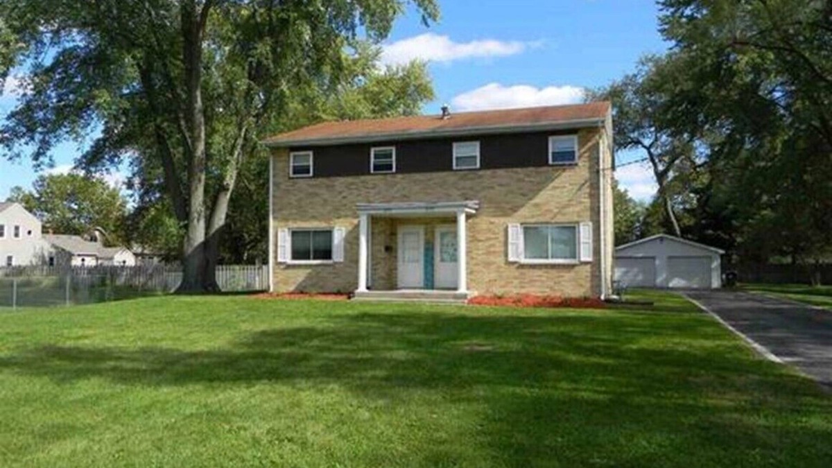 Beloit House | 2-BR Duplex Near Healthcare Facilities/Interstate