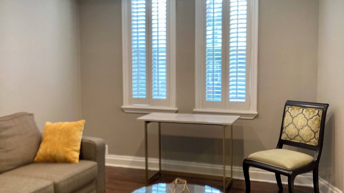 Parkview/Woodbrook Apartment | 2 BR., FREE WIFI & Laundry, Mondawmin Metro, Mall and Baltimore Druid Hill Park