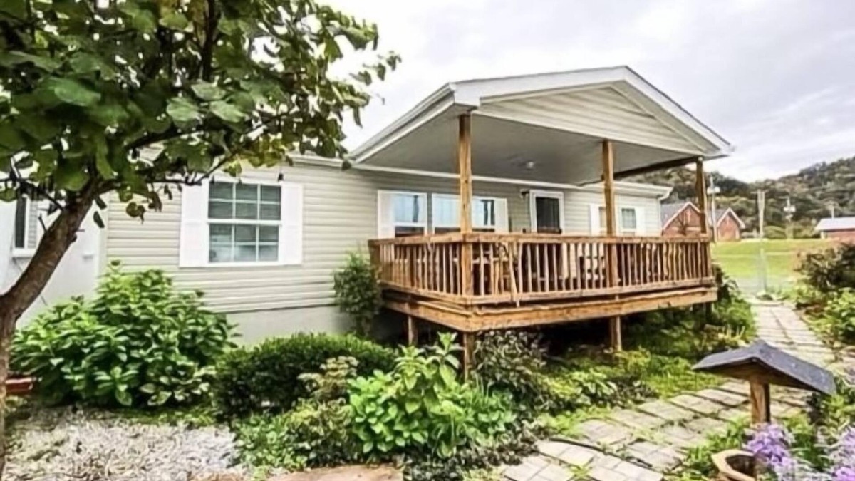 Betsy Layne Other | 2 BR Home on US 23 at Harold KY