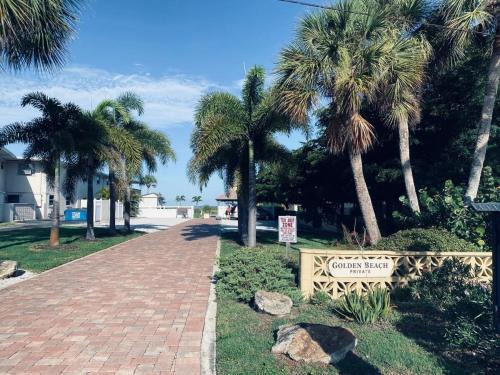 Golden Beach House | 2 BR Home With Private Beach Access To Golden Beach - Luna Sea