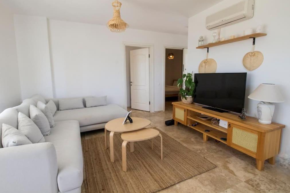 Koyunbaba Apartment | 2 BR House With A Fantastic View of Gümüşlük