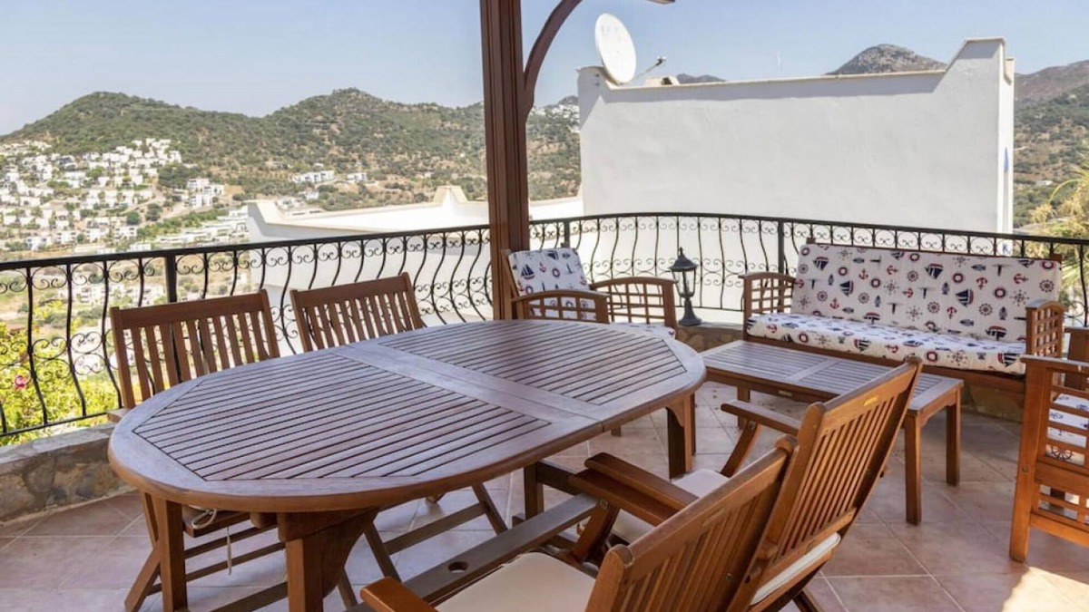 Geris Apartment | 2 BR House with Garden in the Heart of Yalikavak