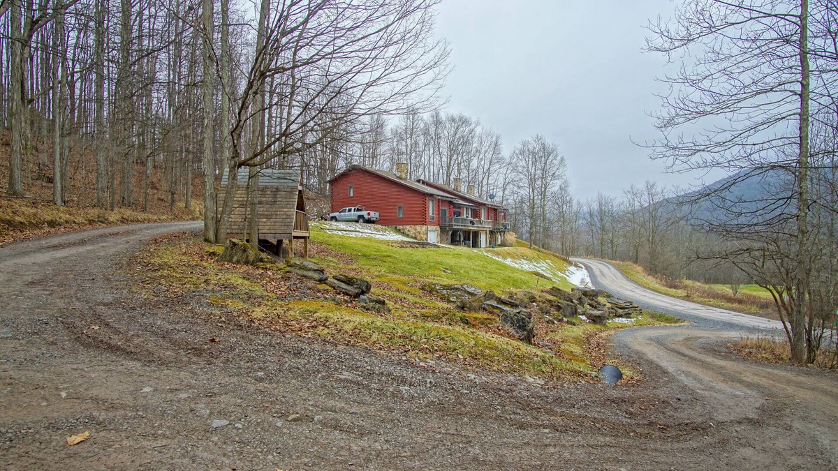 Hawthorne Valley House | 2 Br Plus Loft: Hawthorne Valley 4