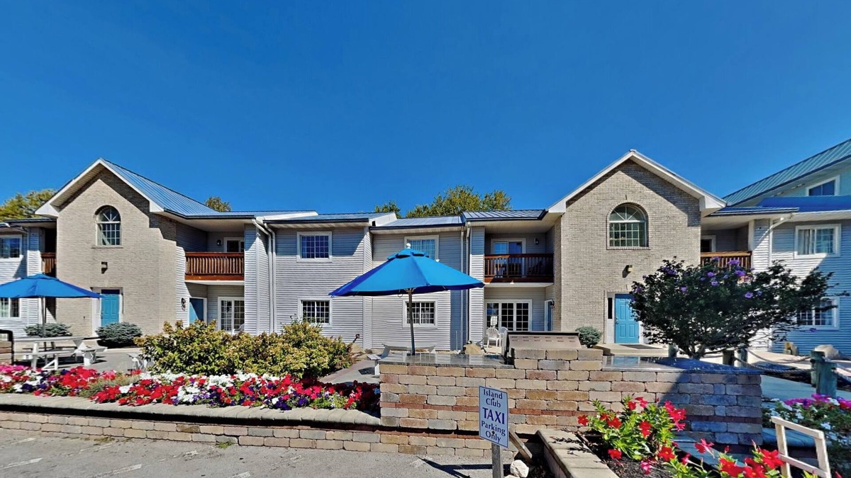 Put-in-Bay Condo | 2 BR Pool View Unit - Updated Put-in-Bay Condo - Only Steps from Lake Erie C4