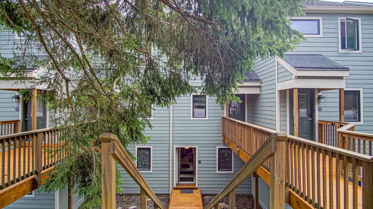 Snowshoe House | 2 Br: Powderidge17: Slope Side. on the shuttle route. clean and spacious!