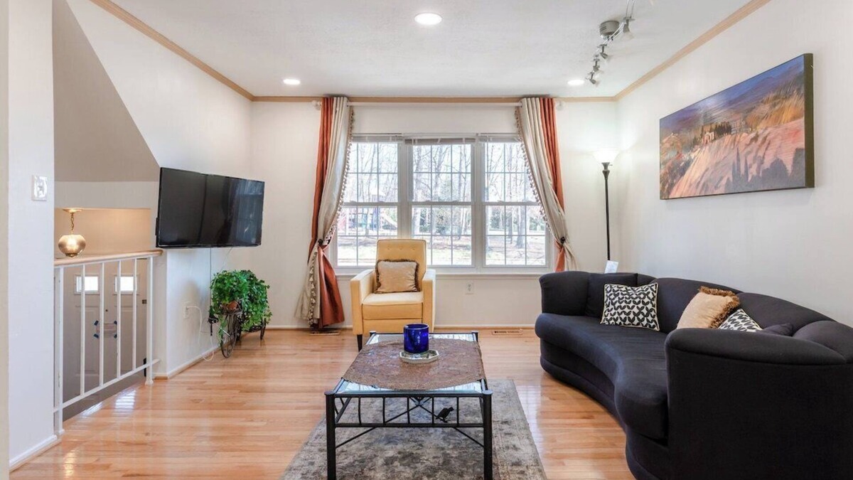 Reston House | 2 BR Practical Comfy 5min Metro 15min IAD 20min DC