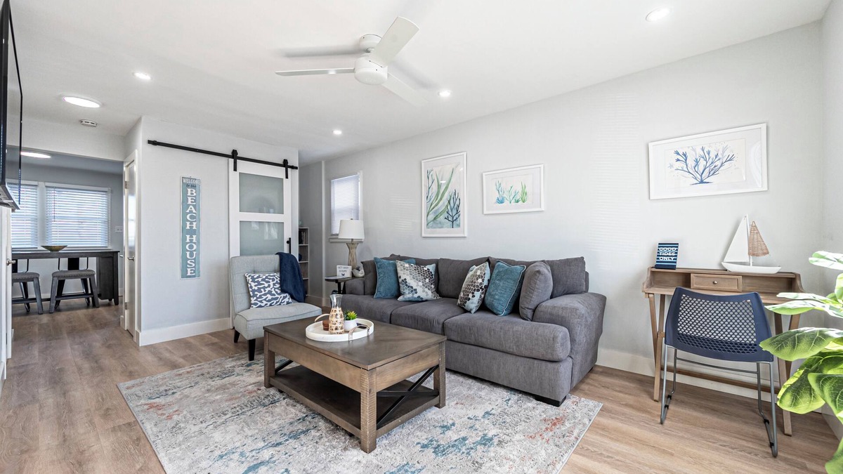 Southend House | 2-BR Sea Coral Beach House - 1.5 blocks from beach