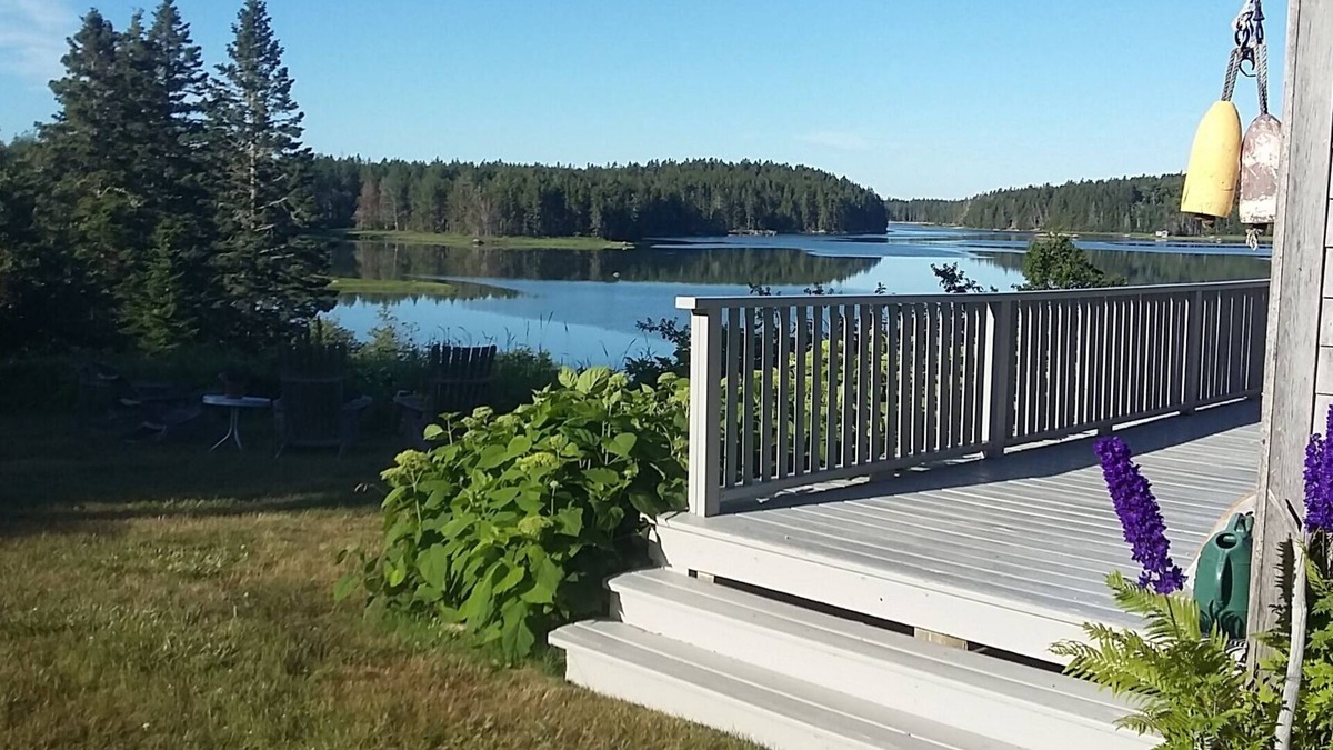 Stonington Cottage | 2 BR Shorefront Shingled Classic Pristine Long Water