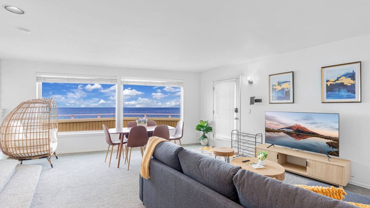 Oak Harbor Apartment | 2 BR Unit w/ Mesmerizing Water View @Oak Harbor