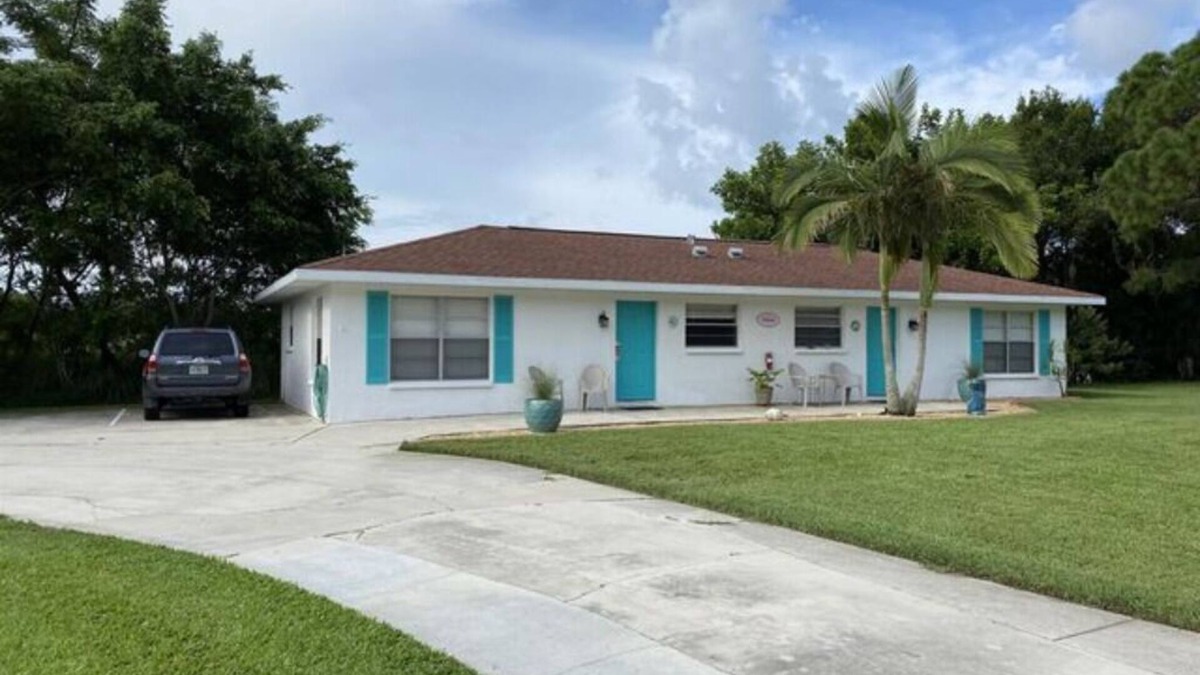 Laurel Villa | 2 BR VILLA SUITE w/queen bed