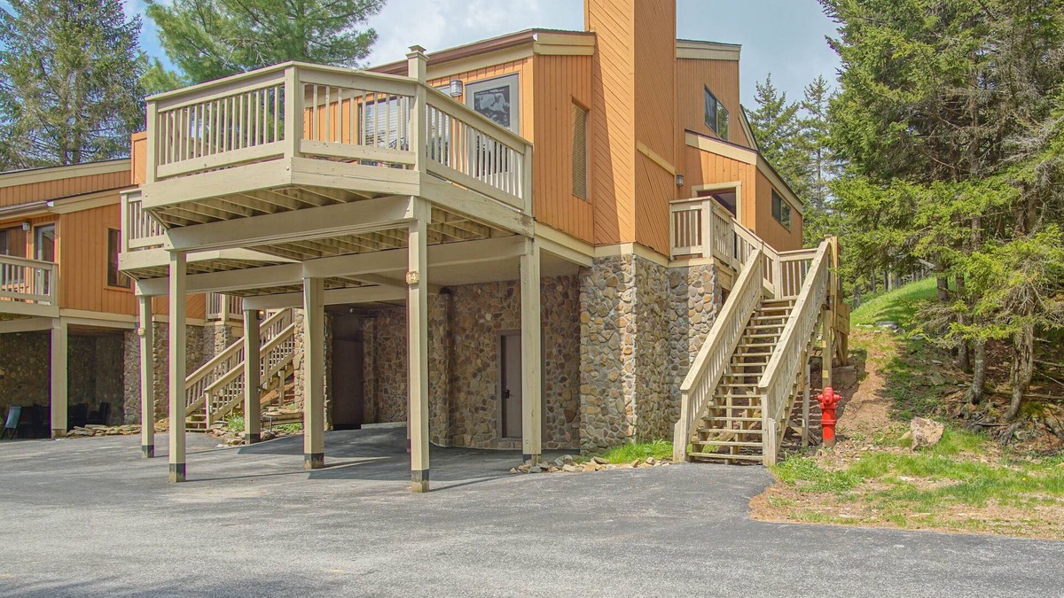 Snowshoe Condo | 2 Br: Wabasso 14: Mid Flume nearest slope