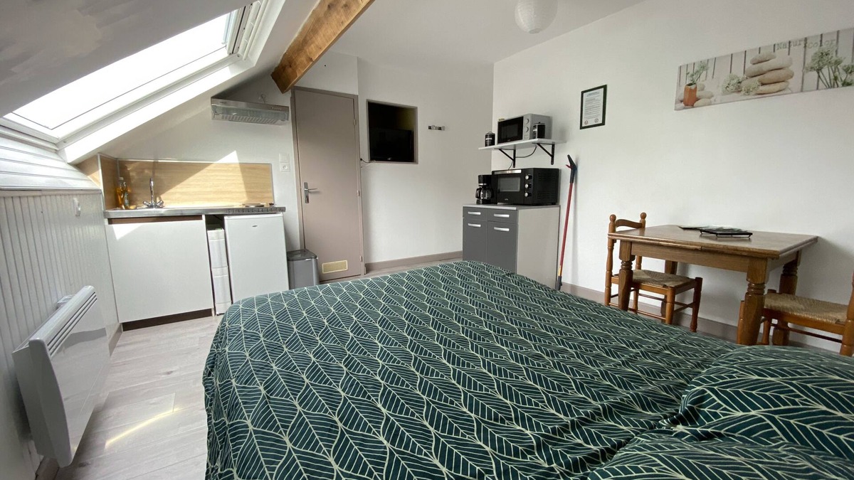 Rosendael Apartment | (2) Bright studio near the beach of Malo