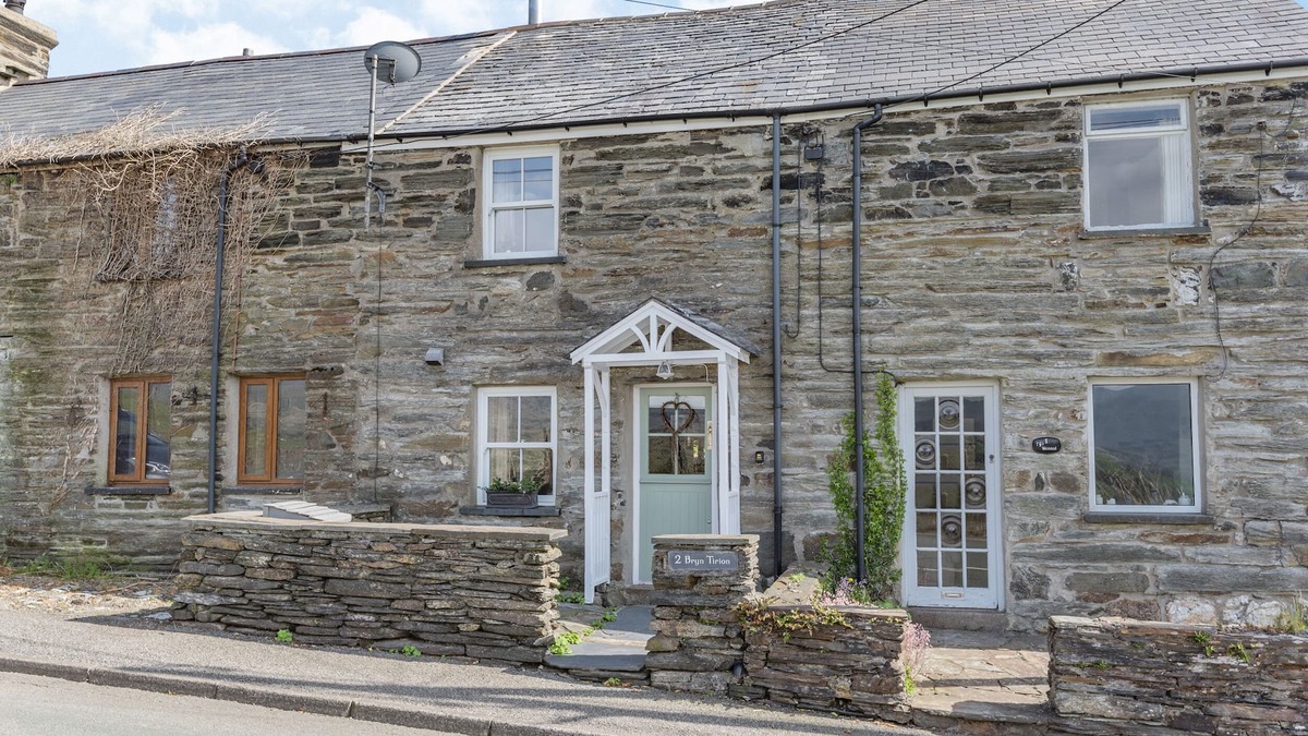 Ffestiniog Cottage | 2 BRYN TIRION, character holiday cottage in Llan Ffestiniog