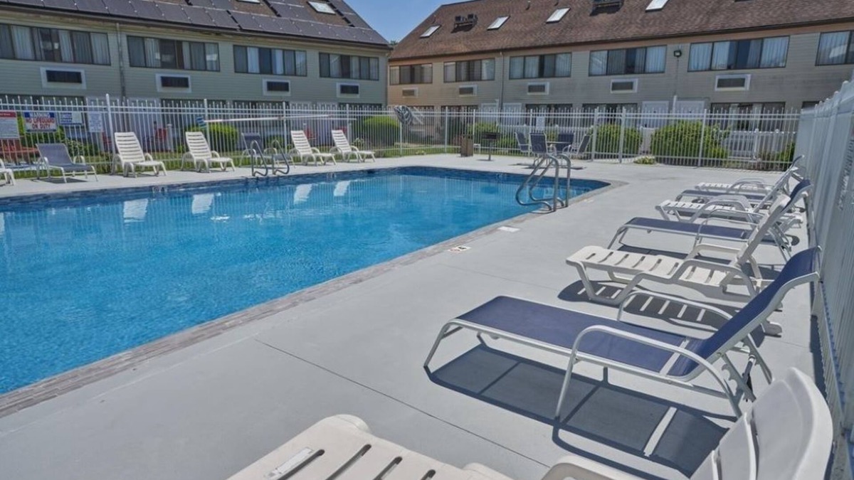 Teaticket Hotel | 2 Budget Cape Cod Rooms – Relaxed Setting Close to the Beach & Local Attractions