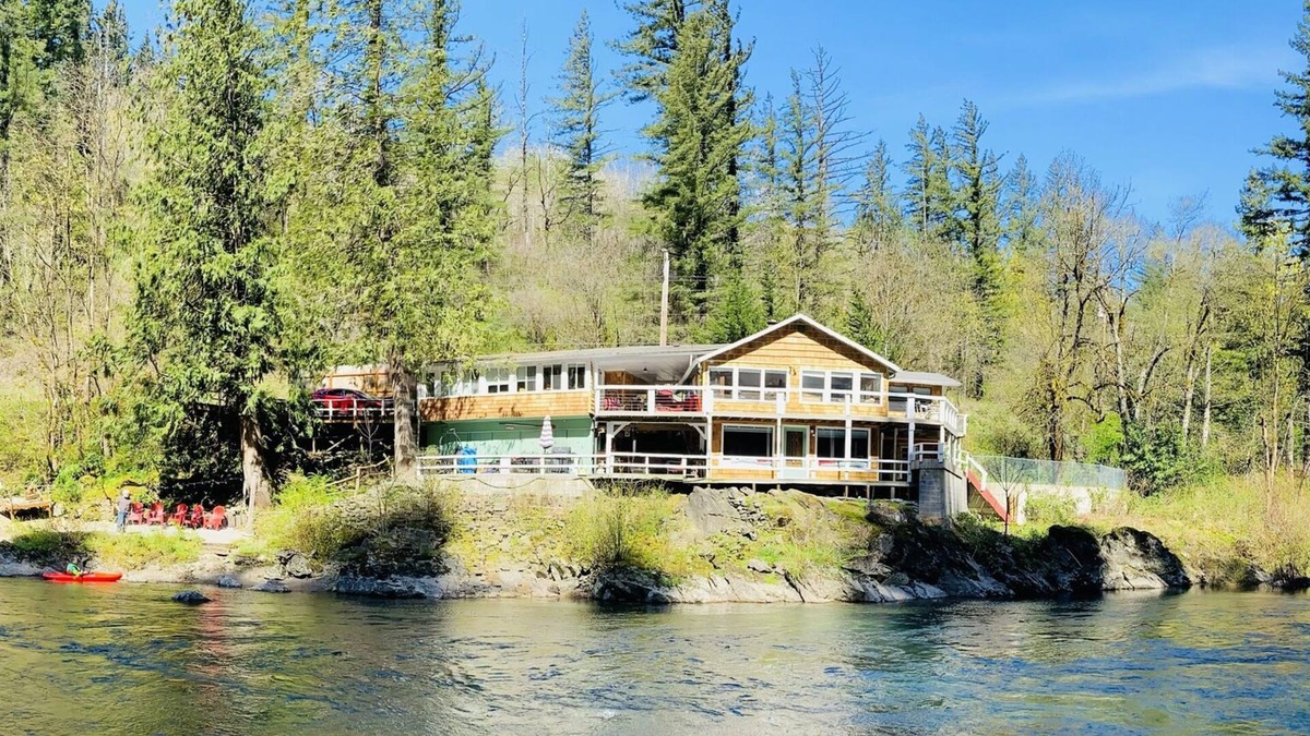 Washougal Cabin | 2 cabins for the price of one and Starlink wifi.