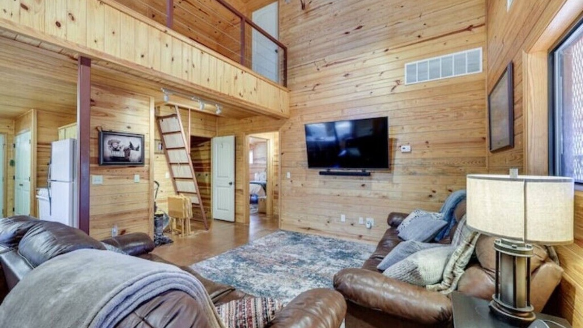 Big Cedar Cabin | 2-Cabins One-Acre Lighted Forest Private Shooting Range