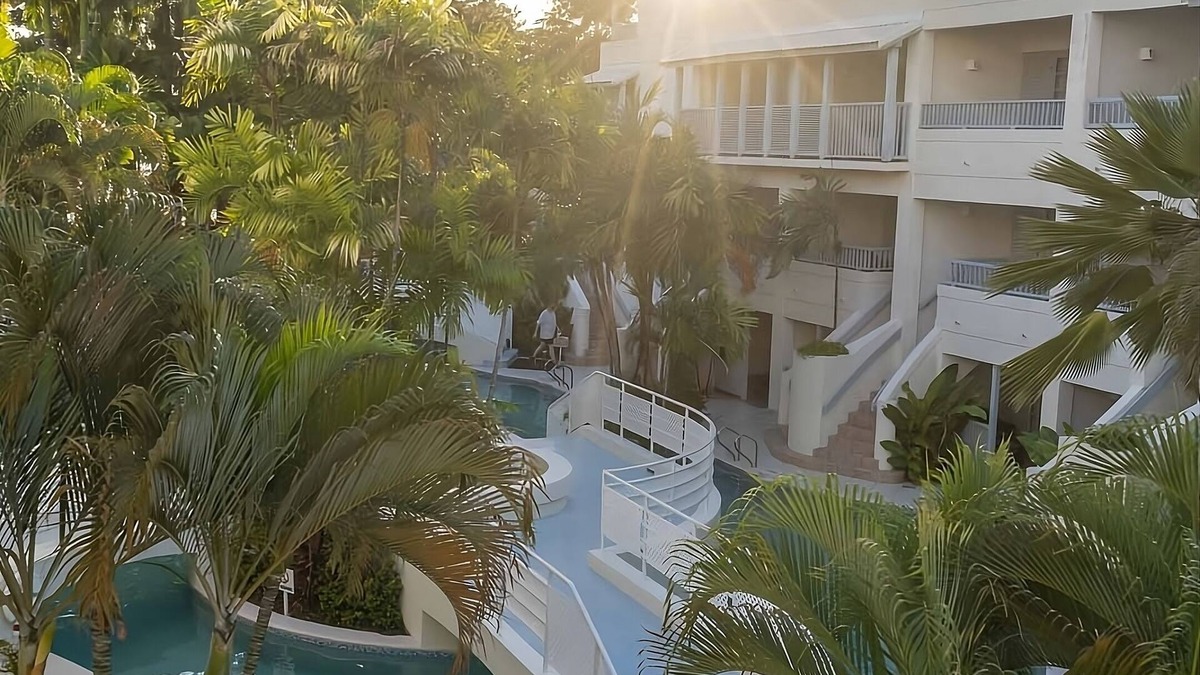 Hastings Hotel | 2 Classy Units Close to Bridgetown! Onsite Swimming Pool, FREE Parking!