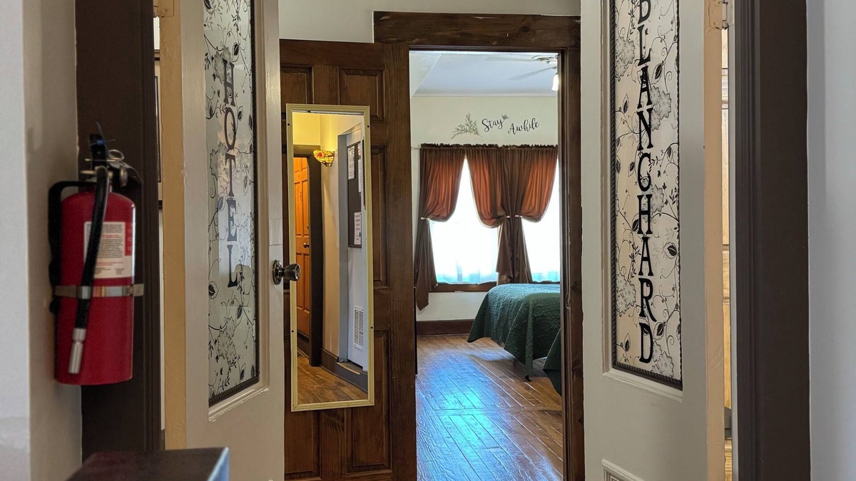Blanchardville Hotel | 2 Comfortable Queen Beds & Hot Shower at an affordable price.