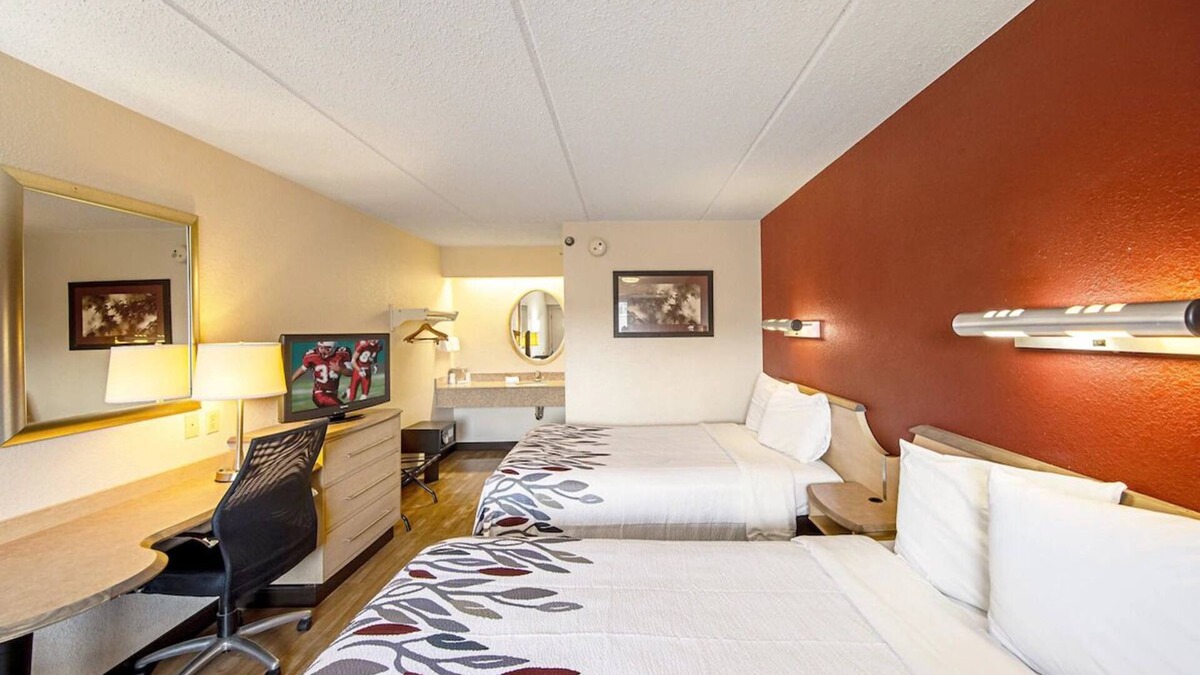North Canton House | 2 Comfortable Stays Nearby Canton’s Best Shopping and Dining Spots
