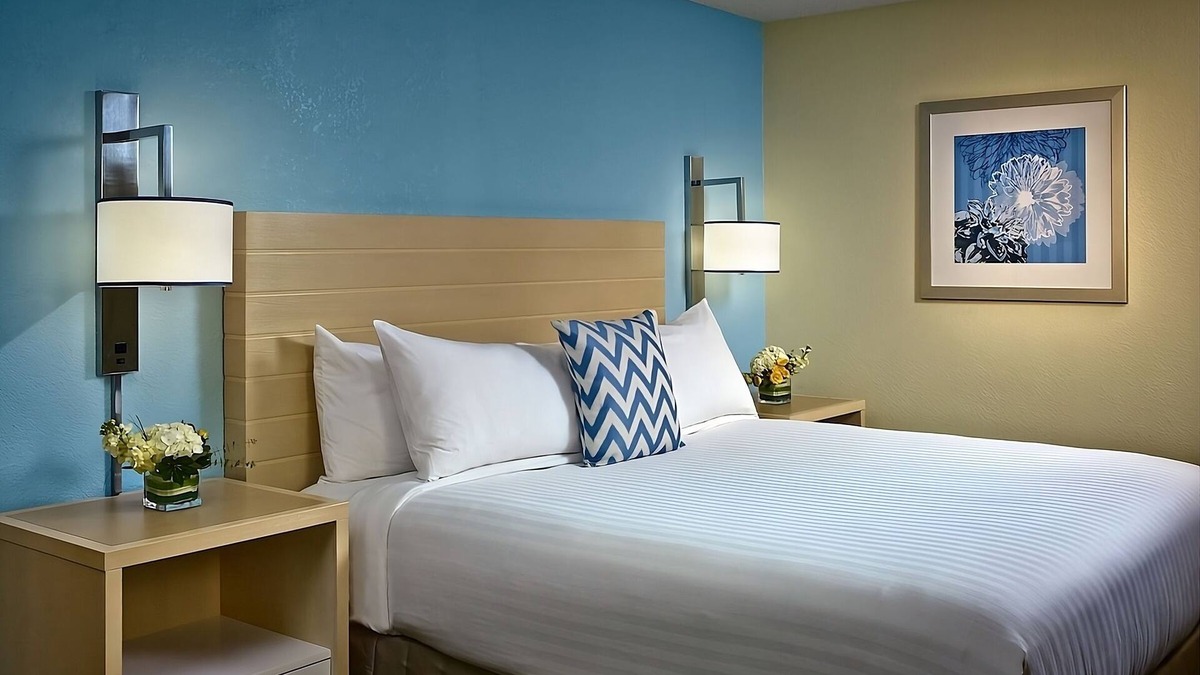 White Station House | 2 Comfortable Units! w/ Parking, Pets Allowed Near Children's Museum of Memphis!
