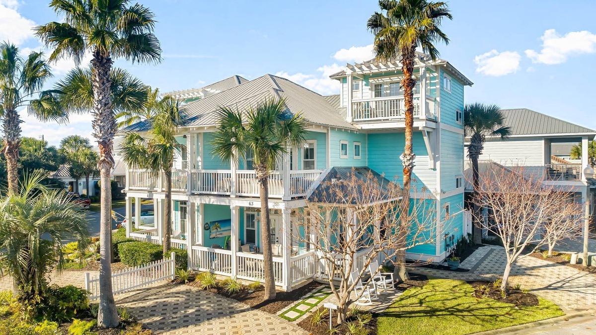 Emerald Waters Village House | 2 Community Pools ~ Pet Friendly ~ Gated Community & Beach Access