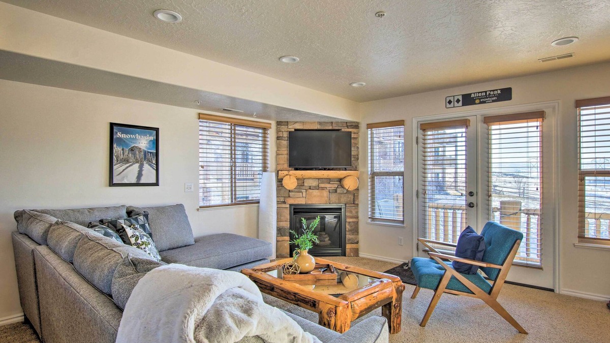 Eden Condo | 2-Condo Property w/Mtn Views by Golf & Ski Resort