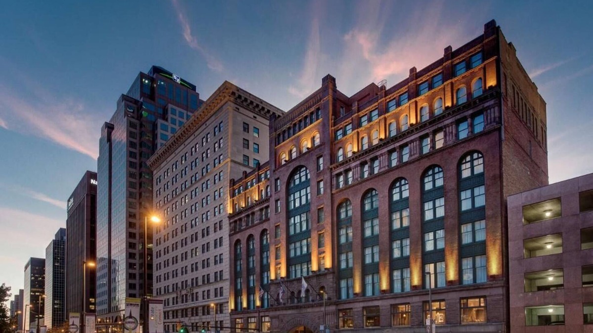Gateway District Hotel | 2 Connecting Suites at a 4⭐️ Hotel