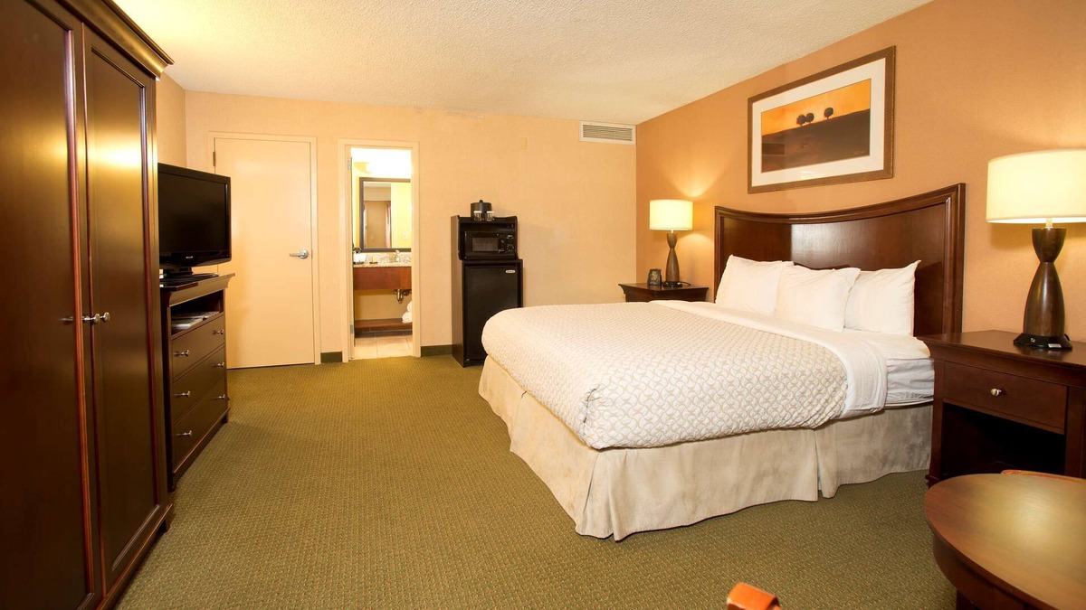 Tulsa Hotel | 2 Connecting Suites at a Hotel