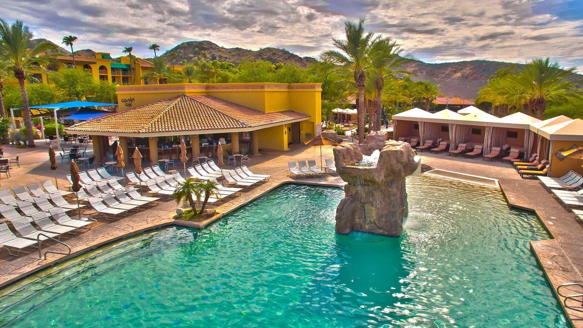 North Mountain Hotel | 2 Connecting Suites at a 4⭐️ Hotel