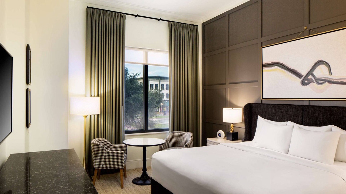 Historic District - North Hotel | 2 Connecting Suites at a 4⭐️ Hotel