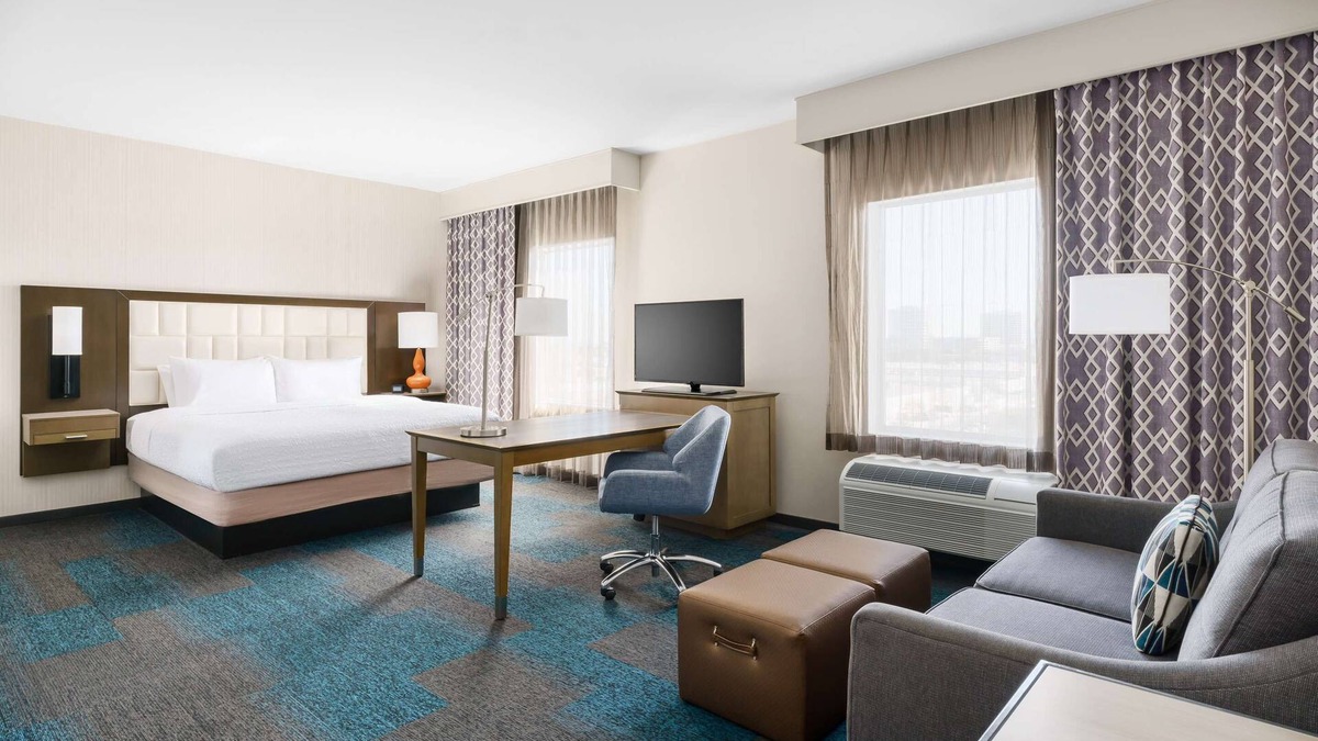 El Segundo Hotel | 2 Connecting Suites at a Hotel