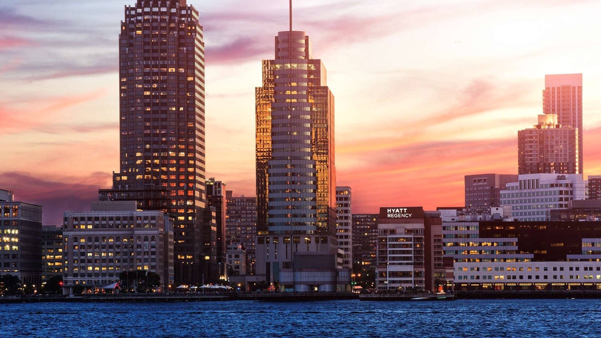 Exchange Place North Hotel | 2 Connecting Suites at a 4⭐️ Hotel