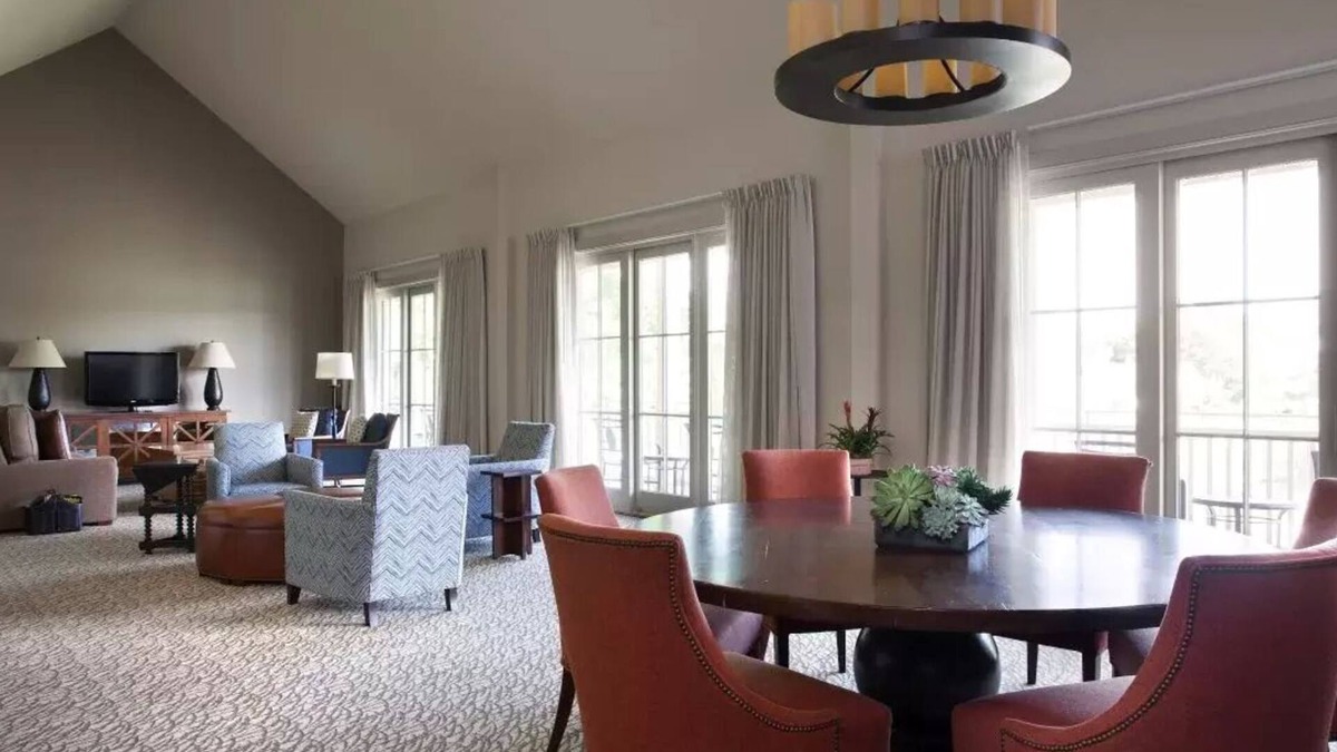 Lost Pines Hotel | 2 Connecting Suites at a 4⭐️ Hotel