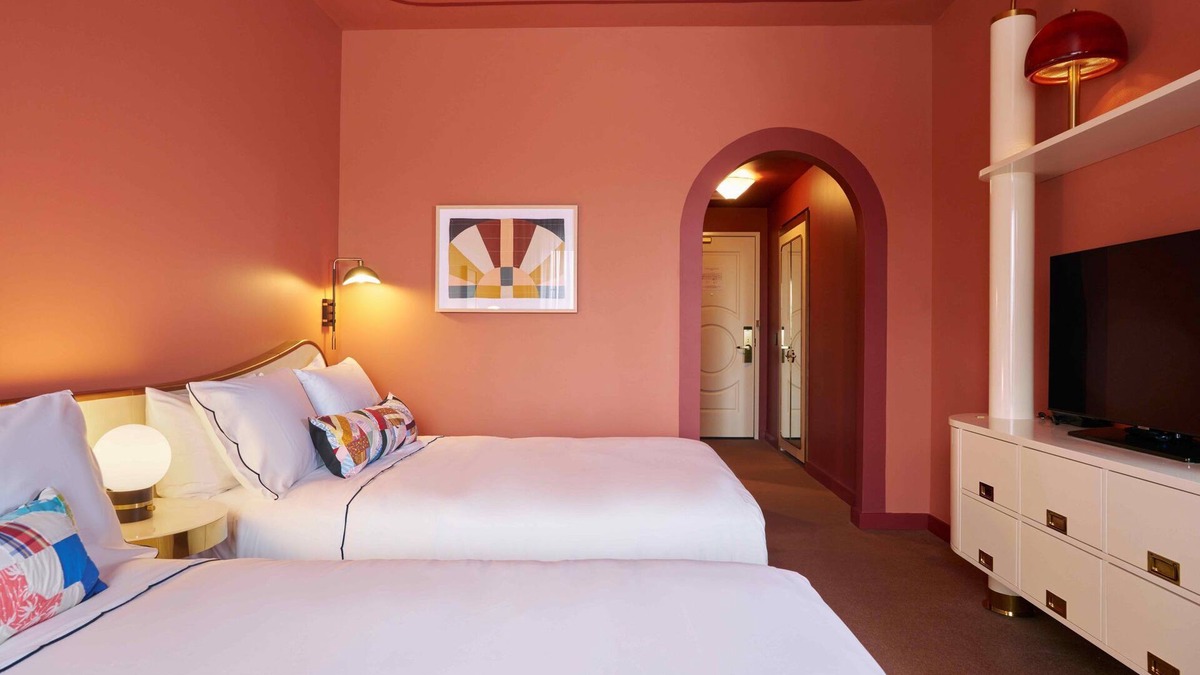 East Market District House | 2 Convenient Double Queen Room Near Speed Art Museum! Pets Allowed!
