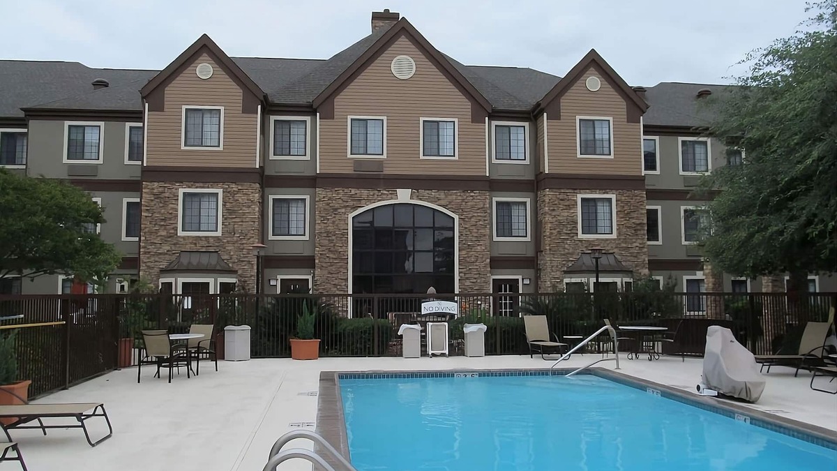 Vance Jackson Apartment | 2 Convenient Suites with Full Kitchens! A quick drive away from San Antonio Zoo!