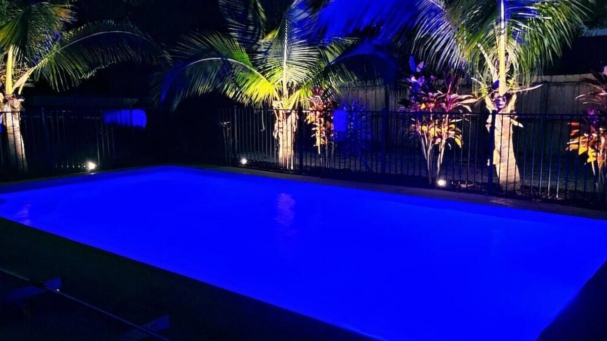 Arlington Park House | 2 Cottages Rented Together | Amazing Heated Pool | Near Beaches