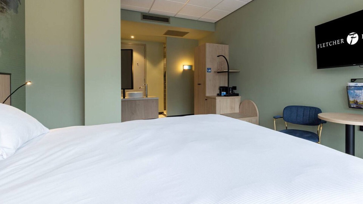 Marknesse Hotel | 2 Cozy Marknesse Hotel Rooms Near Park, Waterways, Factory Outlet and Giethoorn