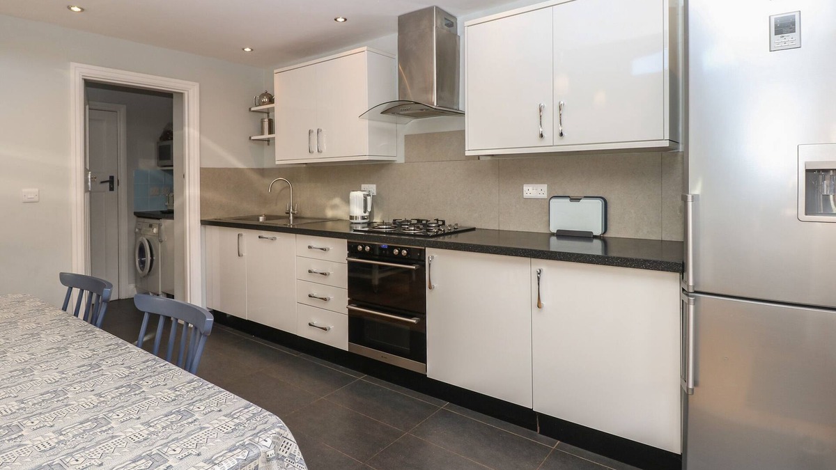 Stoke Gabriel House | 2 DART, pet friendly, with open fire in Stoke Gabriel