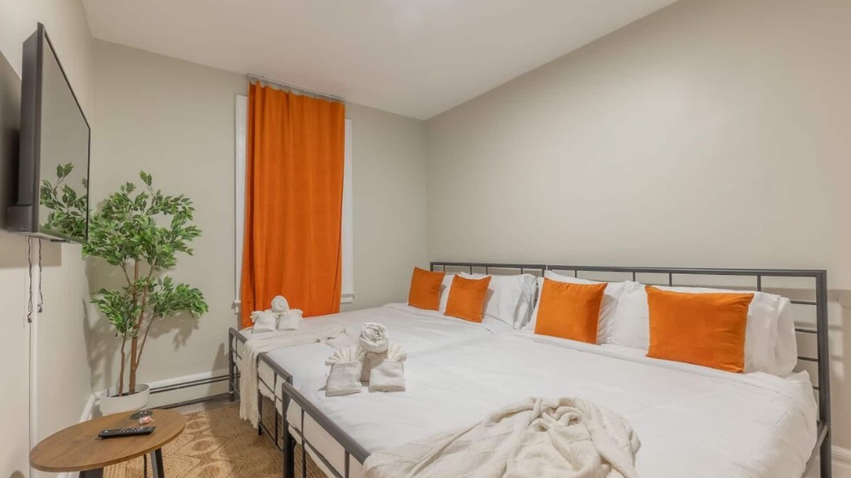 Ampere Apartment | 2 Days Stay Get 40% OFF for, Sleeps 6 & 2 Queen