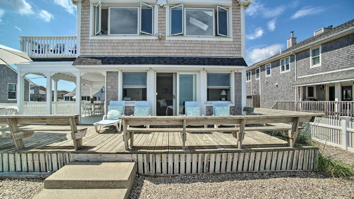 Ocean Bluff-Brant Rock House | 2 Decks + Beach Access: Oceanfront Getaway!