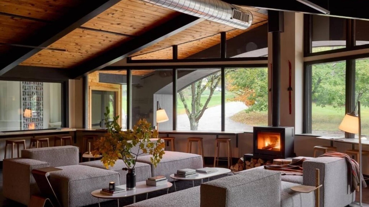 Stowe Area Hotel | 2 Deluxe Double Queens | Tälta Lodge, a Bluebird by Lark | with Indoor Pool