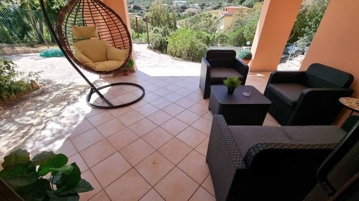 Capoterra House | 2 DOUBLE BEDS, MINI FRIDGE, COFFEE MACHINE, MICROWAVE OVEN, TABLE.