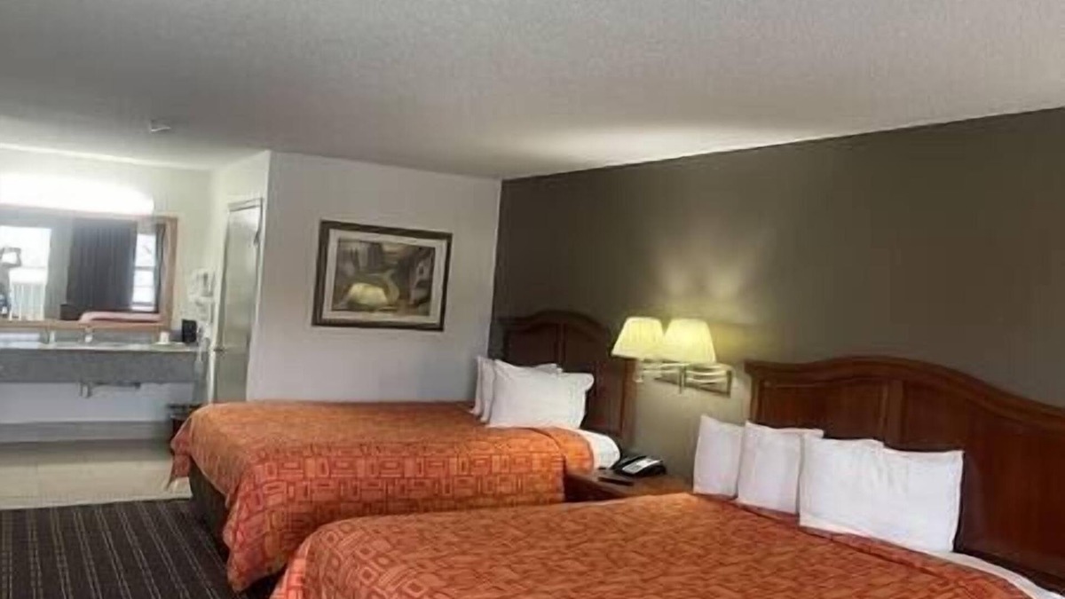 Hawkinsville Hotel | 2 Double Beds Smoking