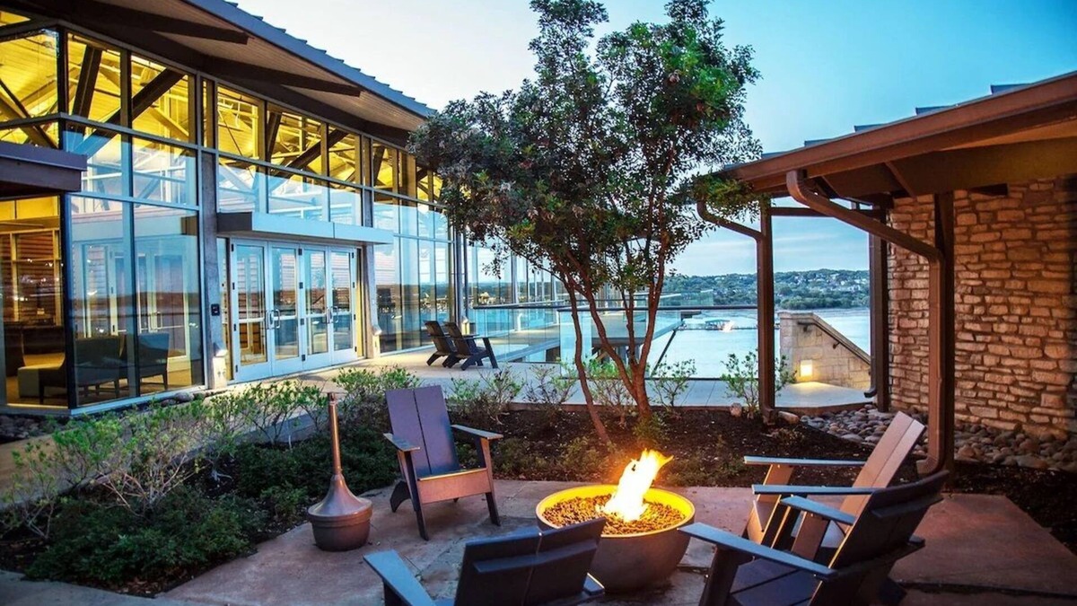 Lakeway Hotel | 2 Double Queen Units with Lakeview, Outdoor Pool, Free Parking!